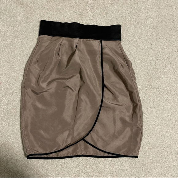 ARITZIA Wilfred silk tulip skirt size 2 - Picture 2 of 6